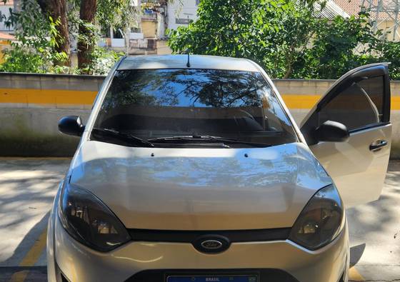 FORD FIESTA 1.6 ROCAM SEDAN 8V FLEX 4P MANUAL